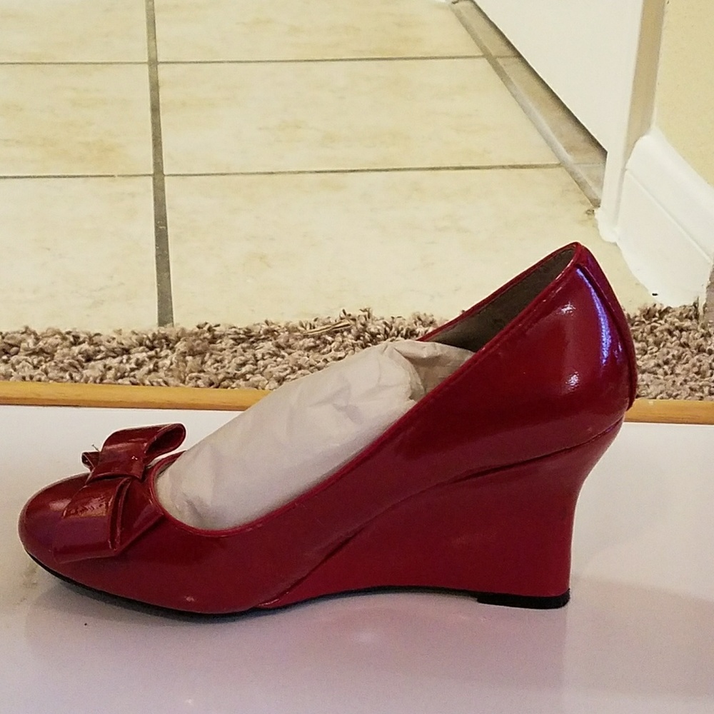 Red shoes - Picture 3 of 3